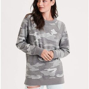 American Eagle Outfitters Gray camo Jegging Fit Top XS